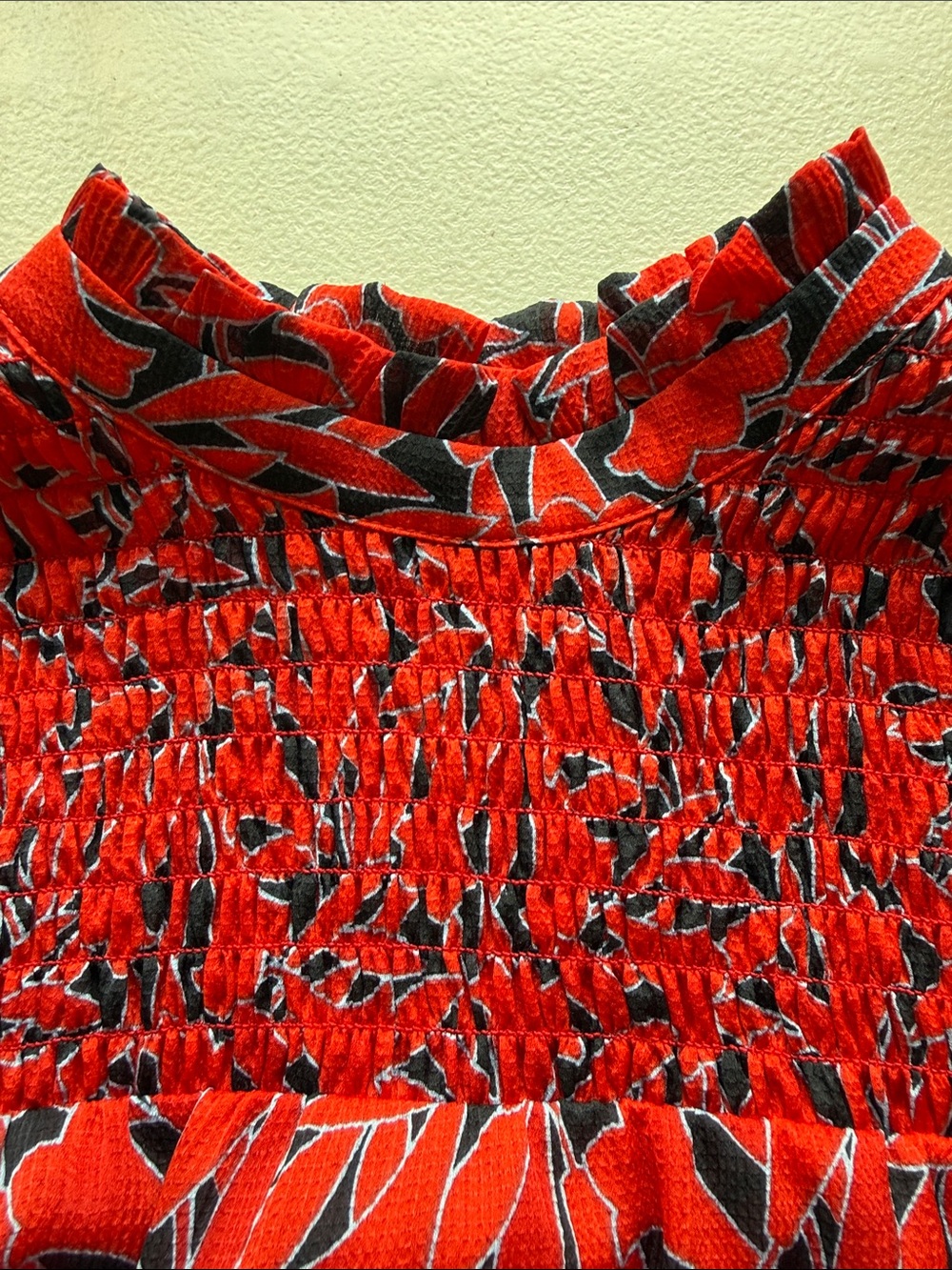Ann Taylor Red Floral Smocked Yoke Blouse with Red Leaf Print Smocked Cuffs XS - Picture 14 of 14